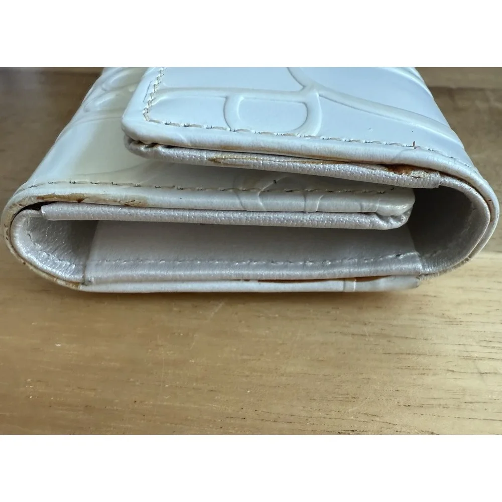 Pinky and Dianne Folding Snap Key Card Case Holder White‎ Leather Embossed Logo